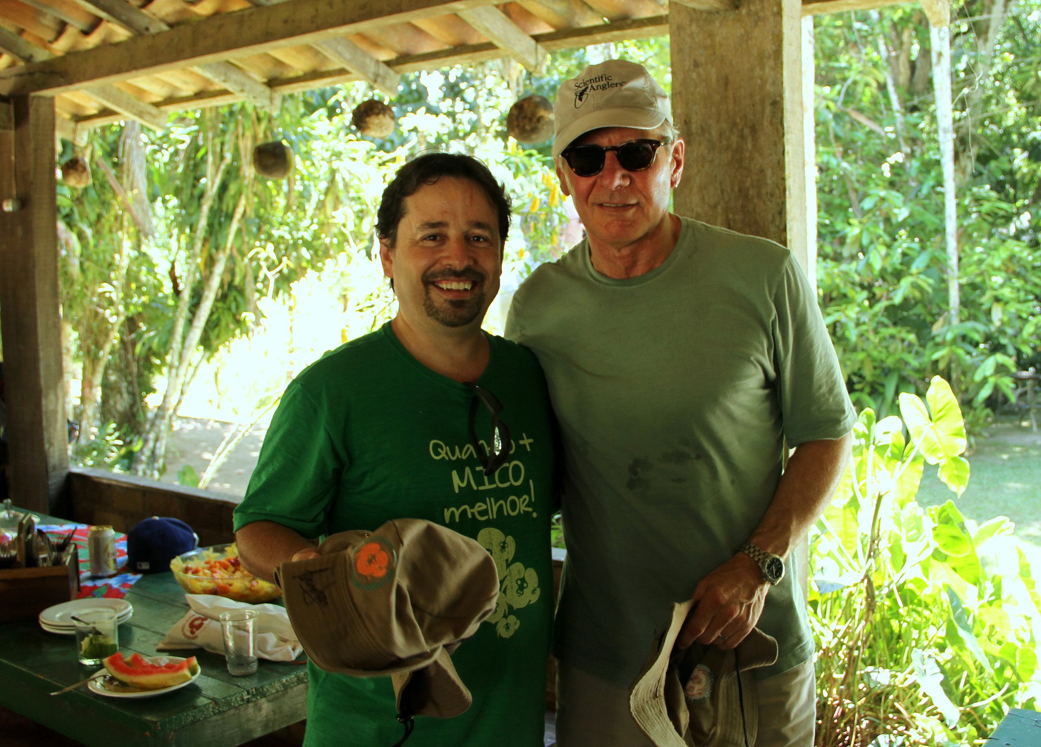 Conservação 2 - Harrison Ford na Fazenda dos Cordeiros junto a Luis Paulo, presidente da Associação Mico Leão Dourado